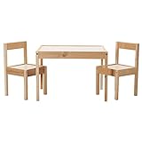 IKEA Mesa infantil LATT con 2 sillas, blanco/pino, sus pequeñas dimensiones la hacen especialmente adecuada para habitaciones pequeñas o espacios.