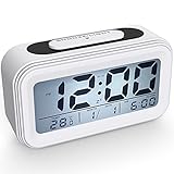 Coolzon Despertador Digital, Alarma Reloj Despertador Pilas para Infantil Niño Adulto, Despertador de Viaje Silencioso con Pantalla LED Calendario Temperatura Función Snooze Luz Nocturna, Blanco