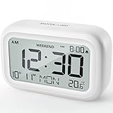 DOOMAY Despertador Digital de mesita de Noche – Reloj con batería con Volumen de Pantalla LCD Ajustable y Modo de Fin de Semana para Dormitorio, Escritorio y Viajes (D-White)