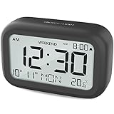 DOOMAY Despertador Digital de mesita de Noche – Reloj con batería con Volumen de Pantalla LCD Ajustable y Modo de Fin de Semana para Dormitorio, Escritorio y Viajes (T-Black)